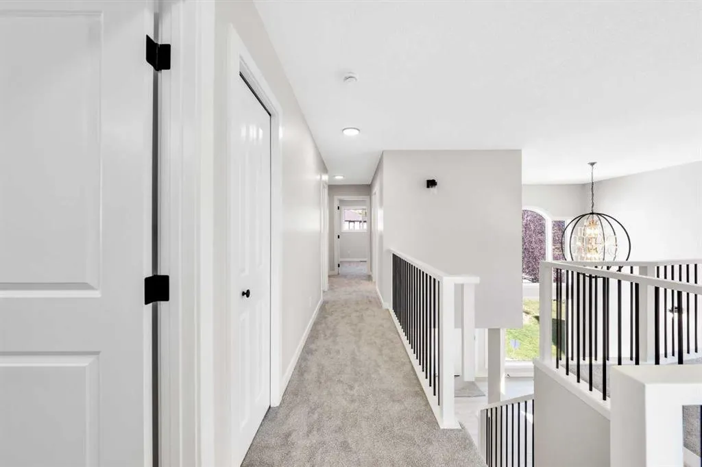184 Panorama Hills Manor NW