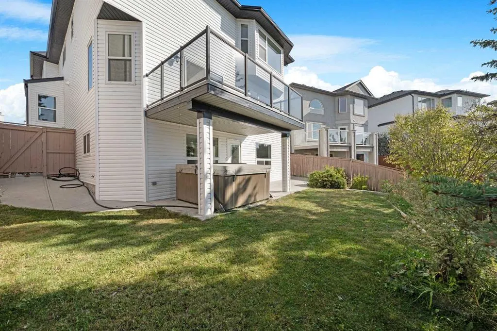 184 Panorama Hills Manor NW