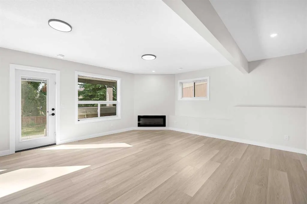 184 Panorama Hills Manor NW
