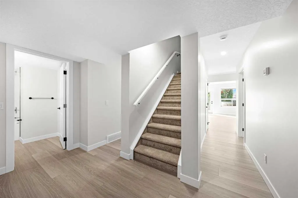 184 Panorama Hills Manor NW