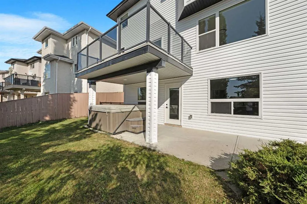 184 Panorama Hills Manor NW