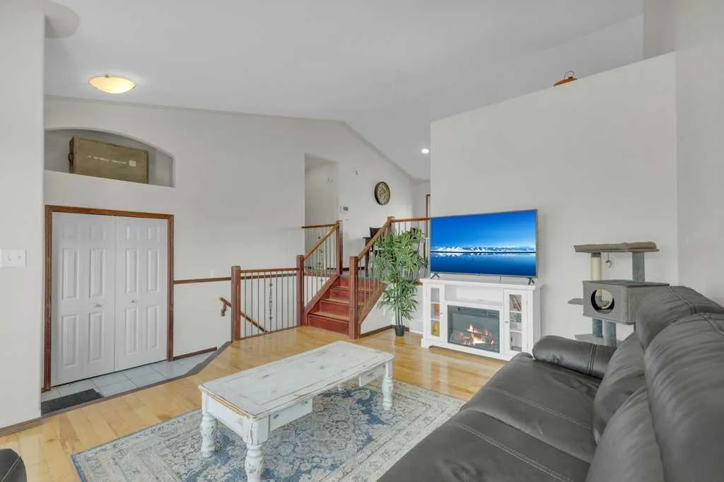 66 Hallgren Drive