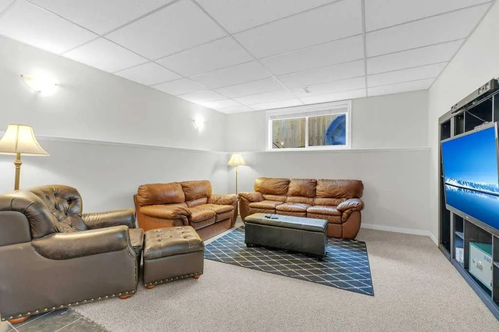 66 Hallgren Drive