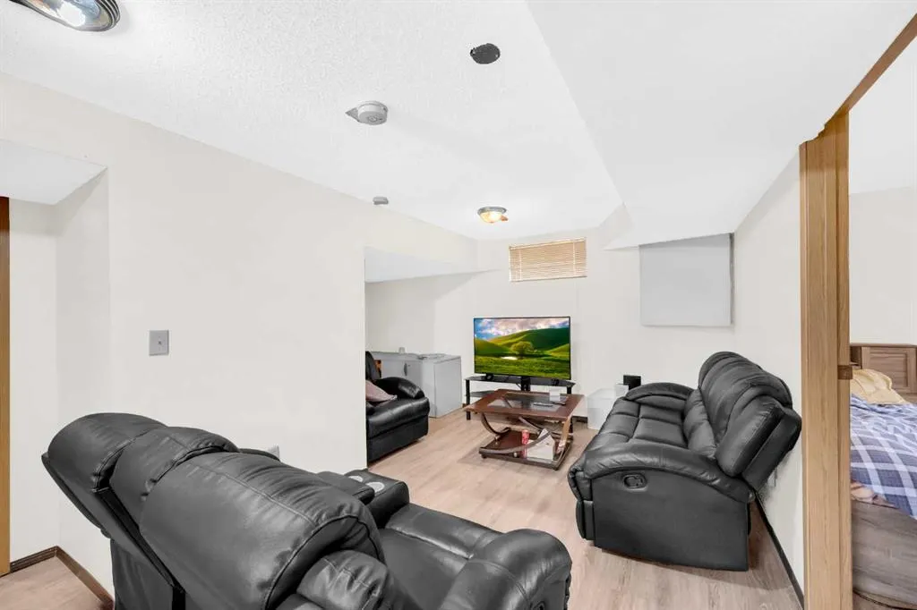 4 Fallingworth Bay NE