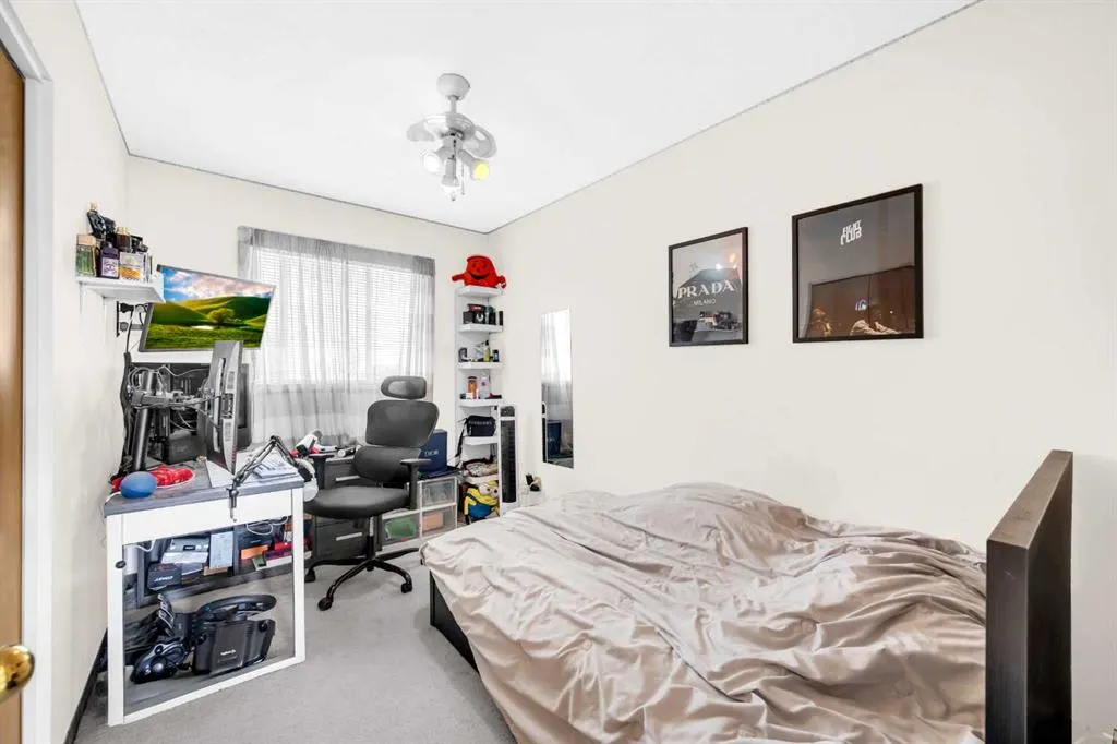 4 Fallingworth Bay NE