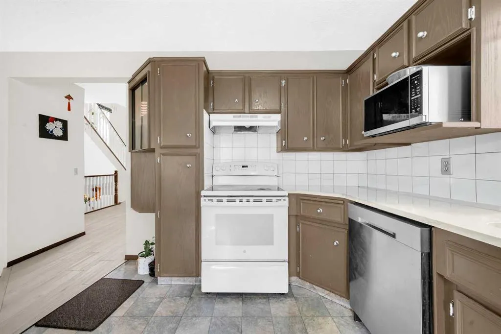 4 Fallingworth Bay NE