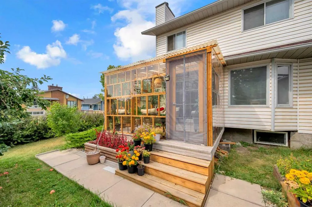 4 Fallingworth Bay NE