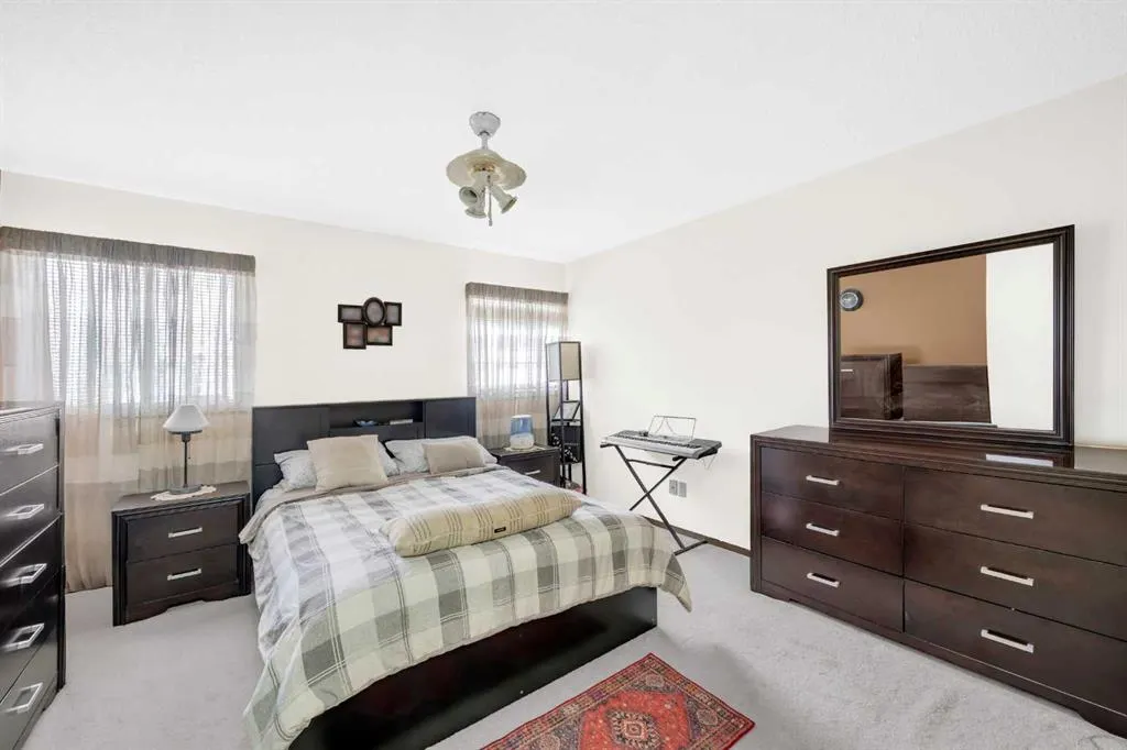 4 Fallingworth Bay NE