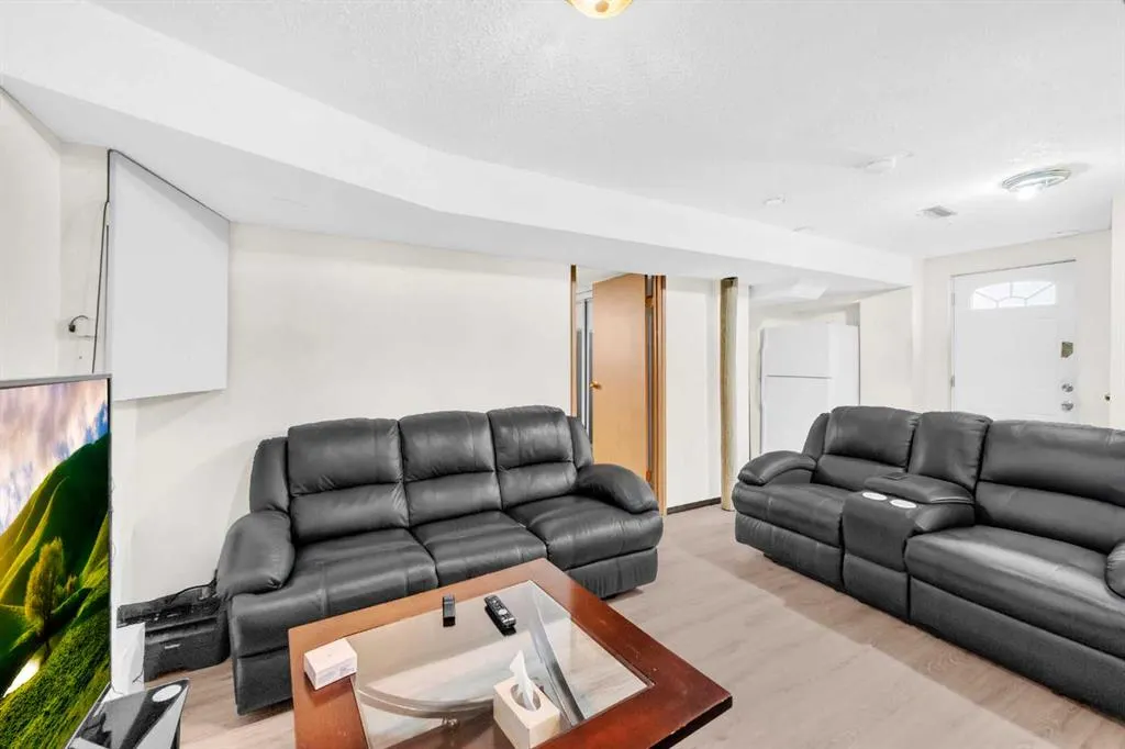 4 Fallingworth Bay NE