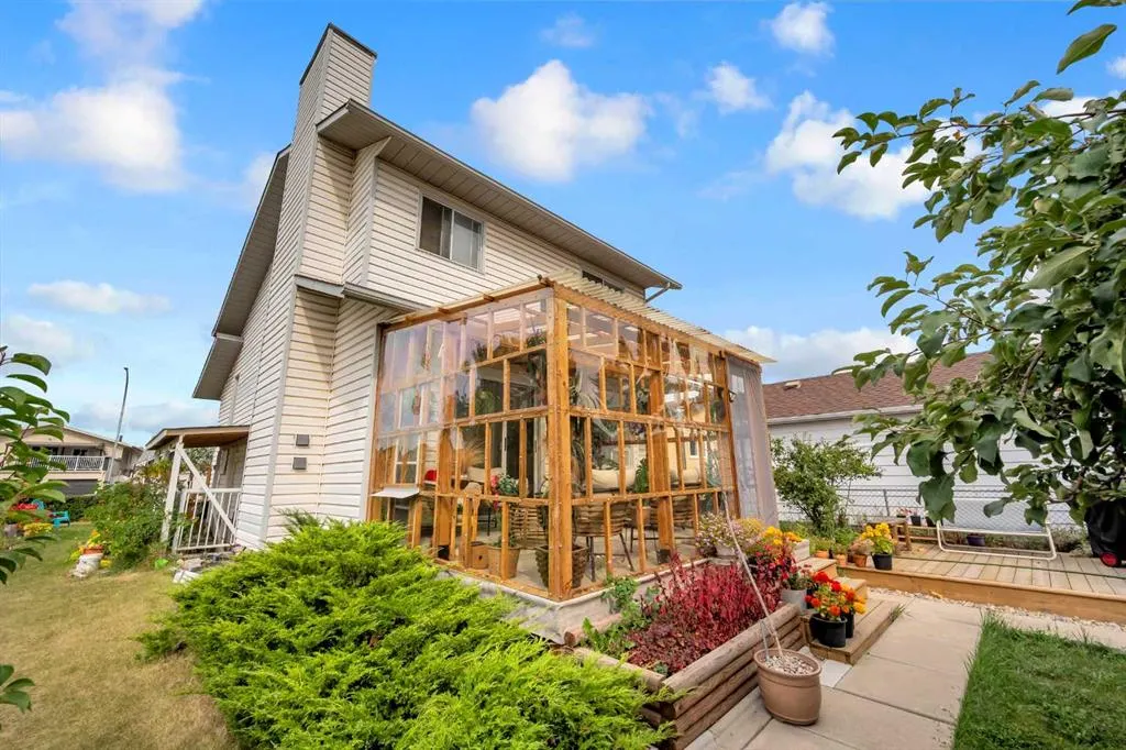 4 Fallingworth Bay NE