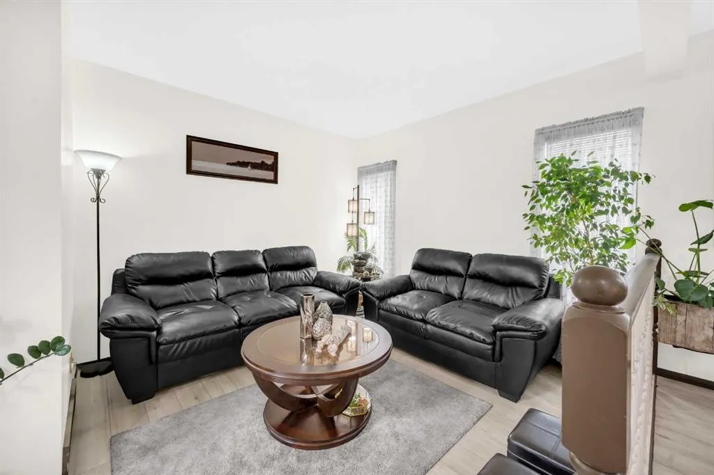 4 Fallingworth Bay NE