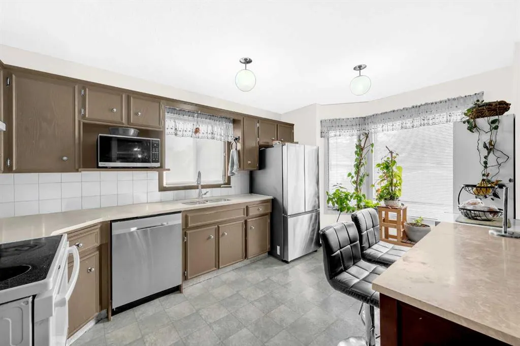 4 Fallingworth Bay NE