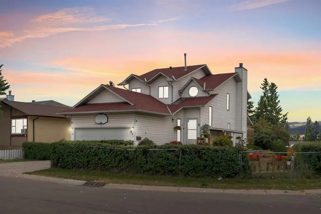 4 Fallingworth Bay NE