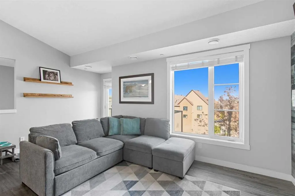 263 Livingston Common NE