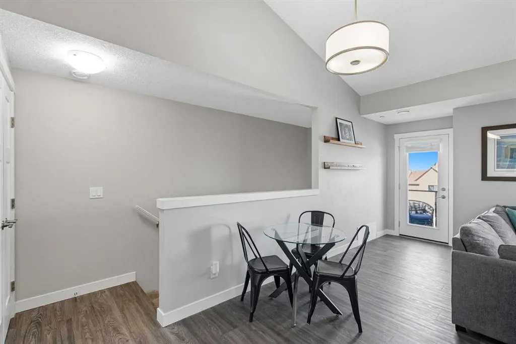 263 Livingston Common NE