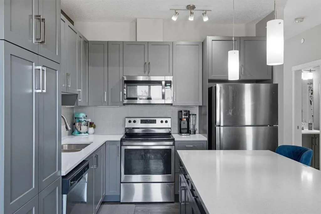 263 Livingston Common NE