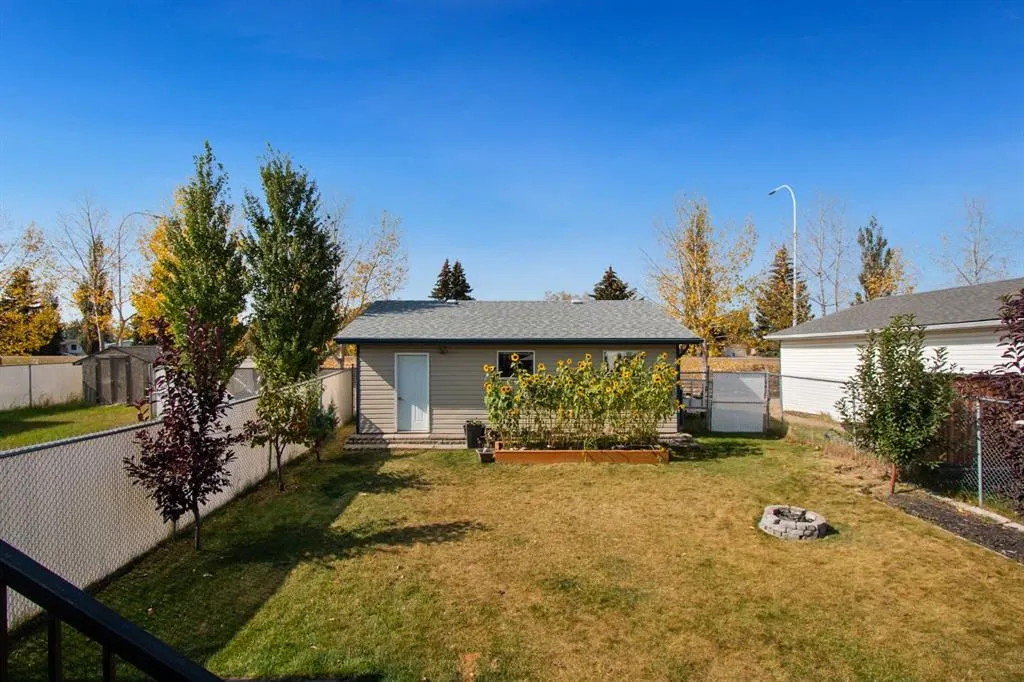 40 Douglas Close