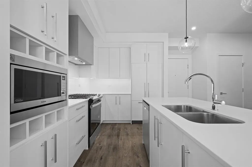8370 Broadcast Avenue SW, #204