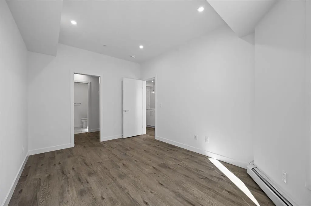 8370 Broadcast Avenue SW, #204