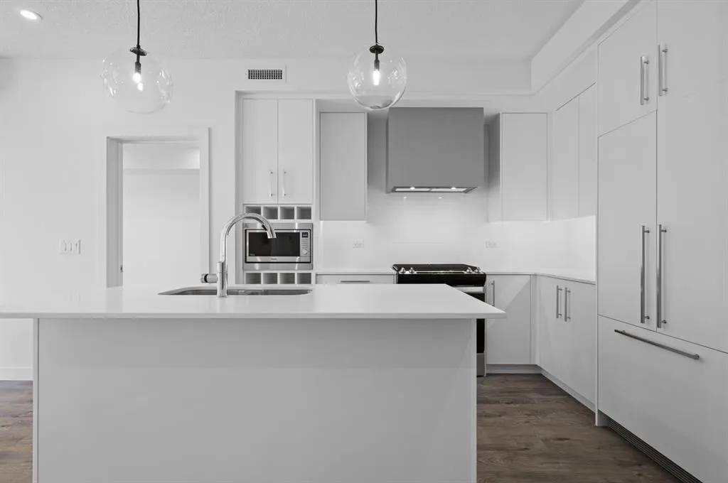 8370 Broadcast Avenue SW, #204