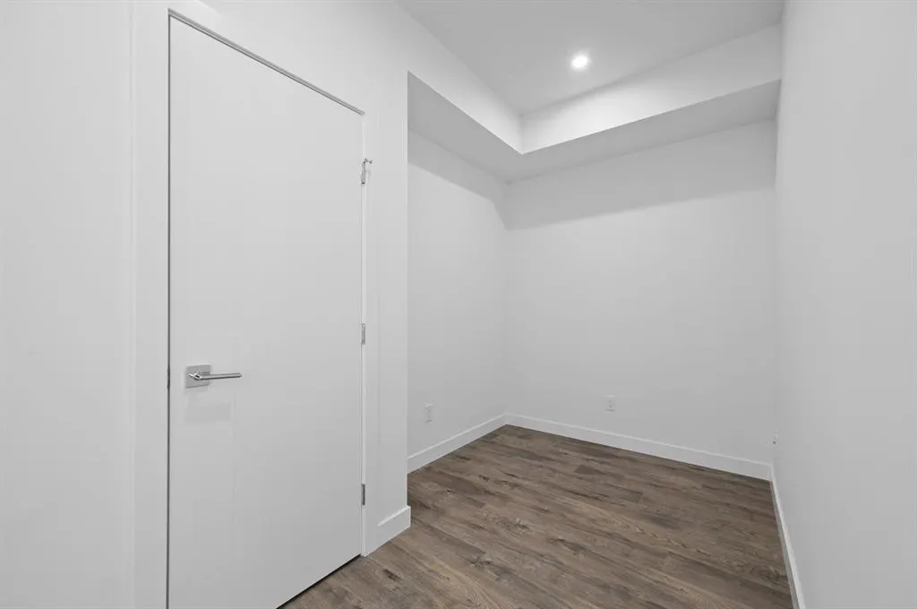 8370 Broadcast Avenue SW, #204