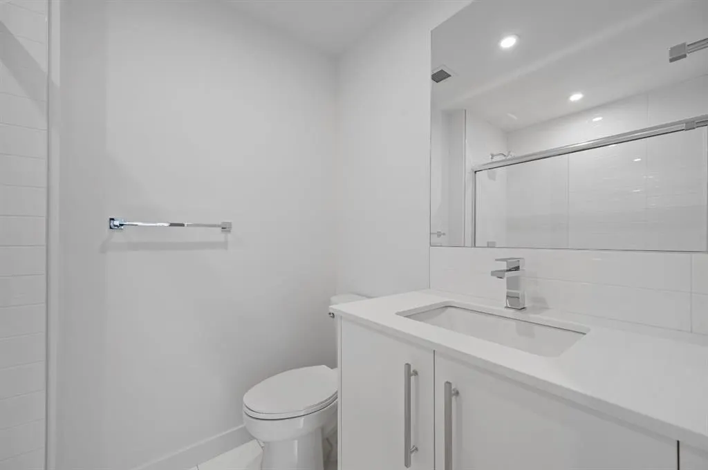 8370 Broadcast Avenue SW, #204