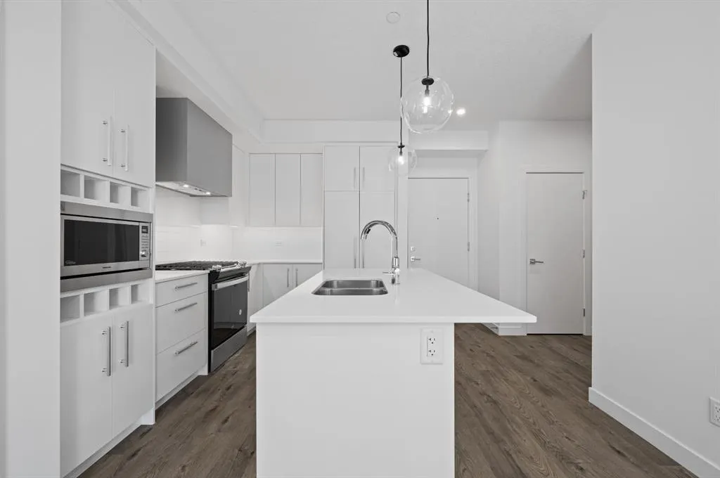8370 Broadcast Avenue SW, #204