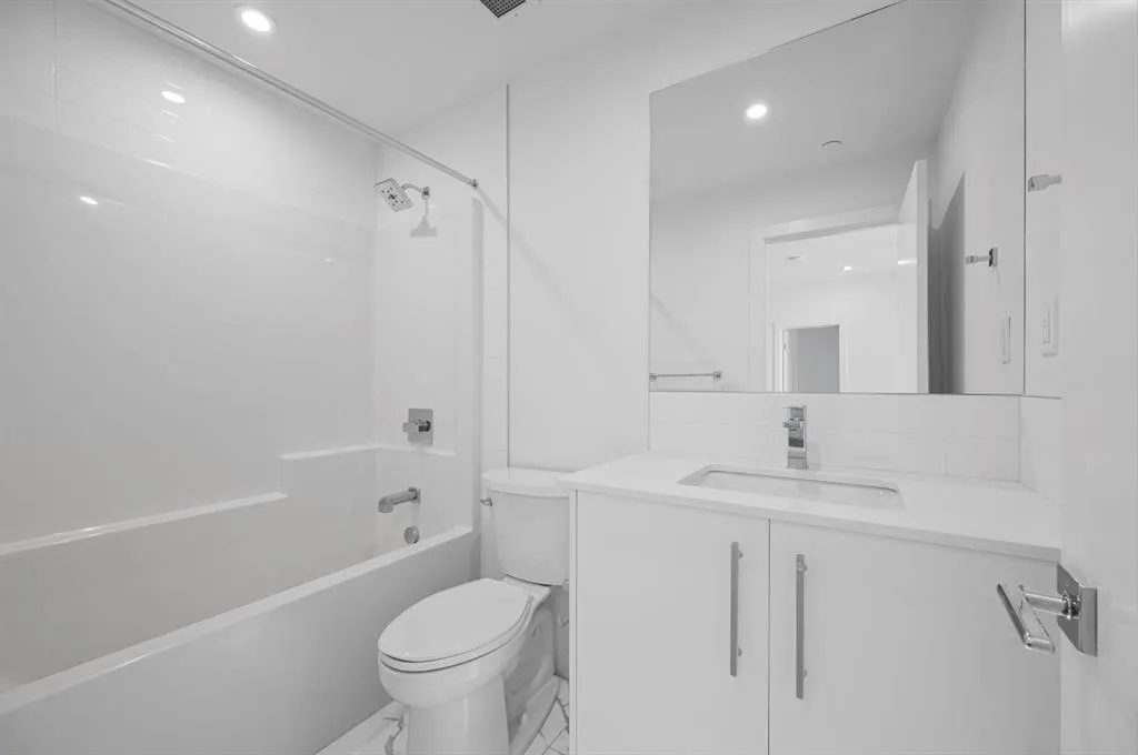 8370 Broadcast Avenue SW, #204