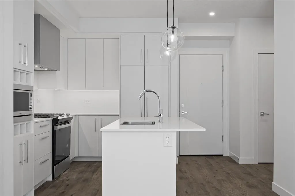 8370 Broadcast Avenue SW, #204