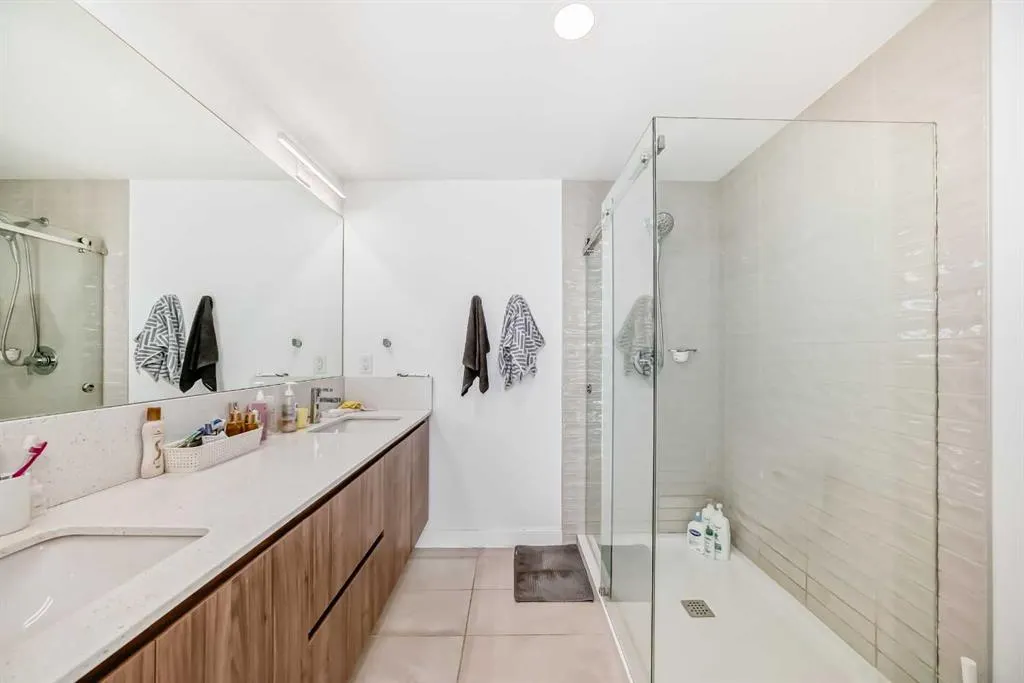 327 9A Street NW, #202