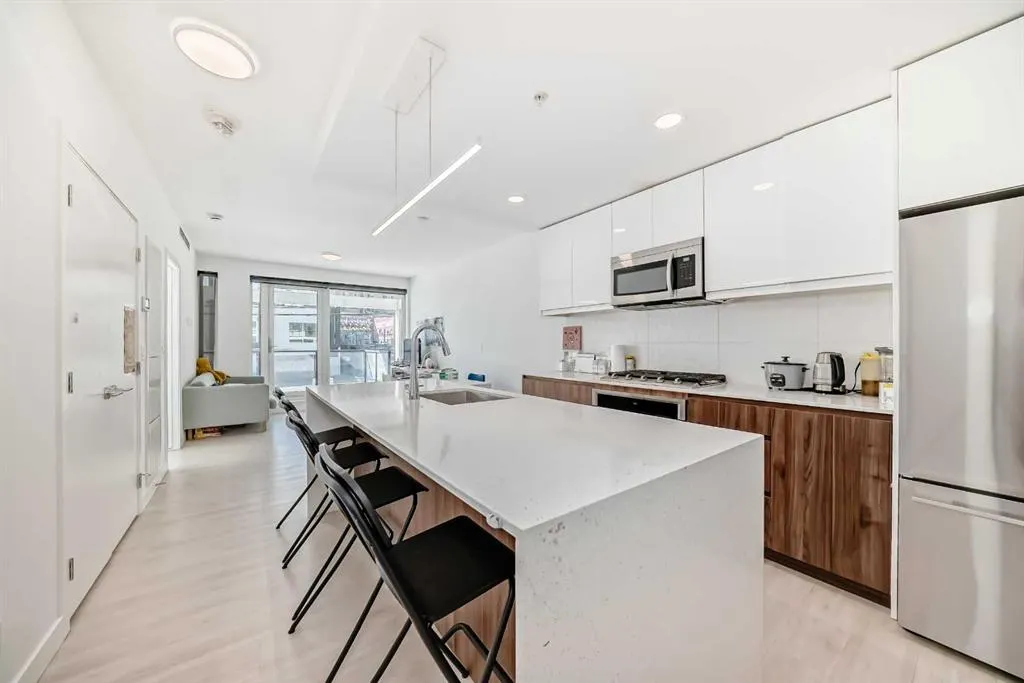 327 9A Street NW, #202