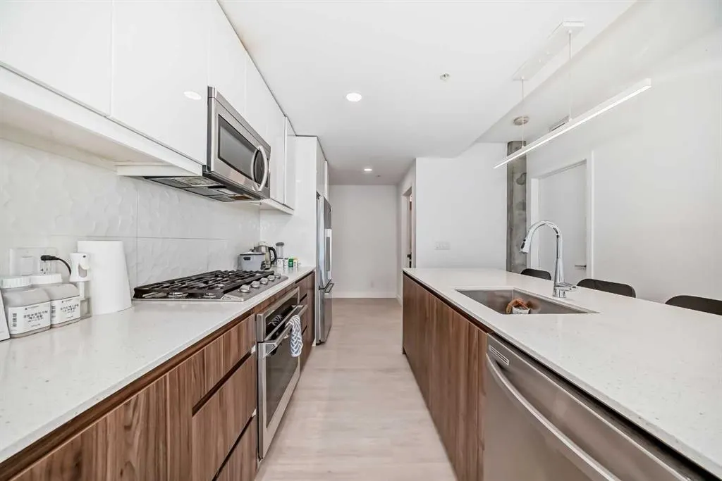 327 9A Street NW, #202
