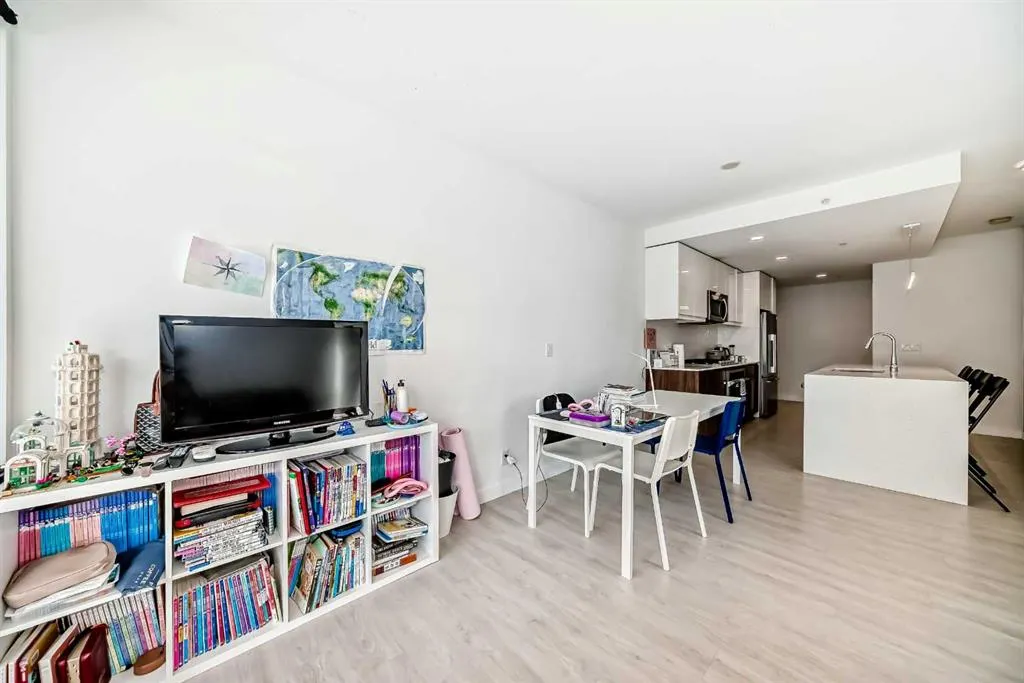 327 9A Street NW, #202