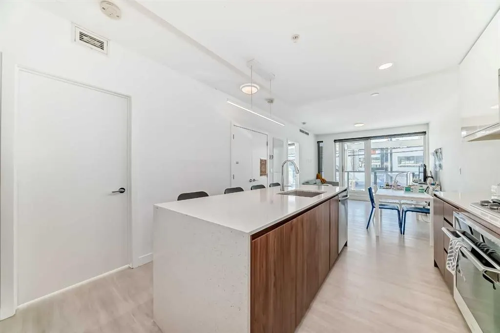 327 9A Street NW, #202