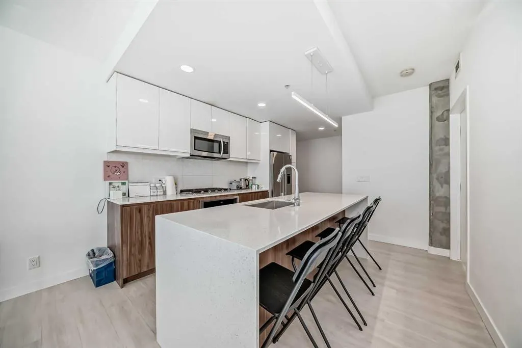327 9A Street NW, #202