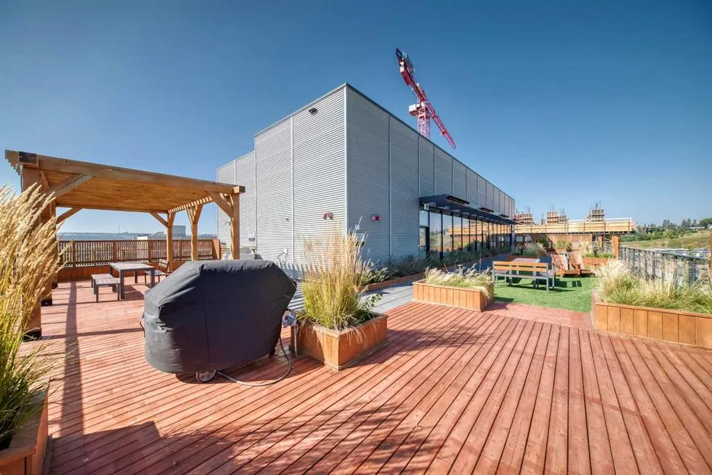 327 9A Street NW, #202
