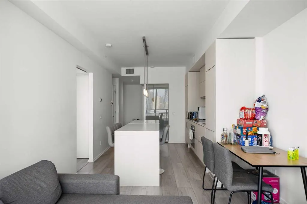 615 6 Avenue SE, #1610