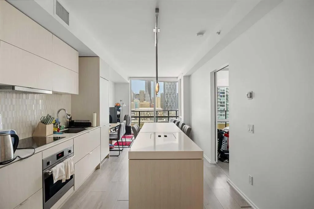 615 6 Avenue SE, #1610