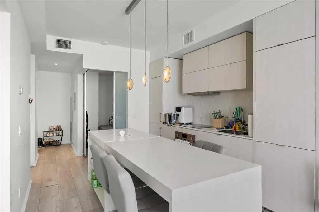 615 6 Avenue SE, #1610