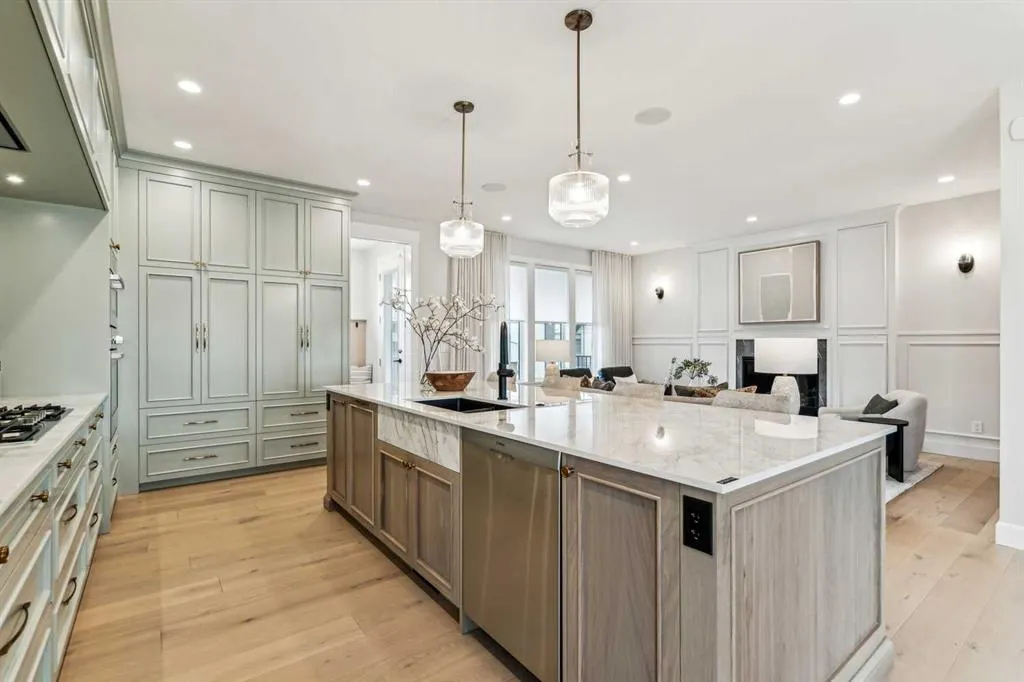 211 Calais Drive SW