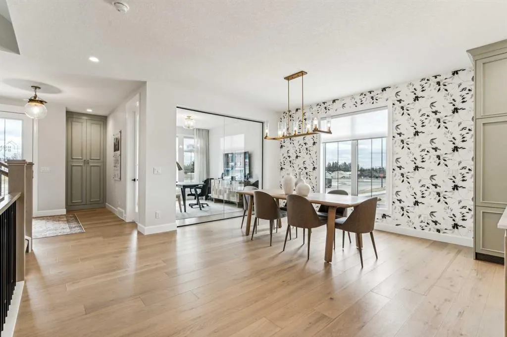 211 Calais Drive SW