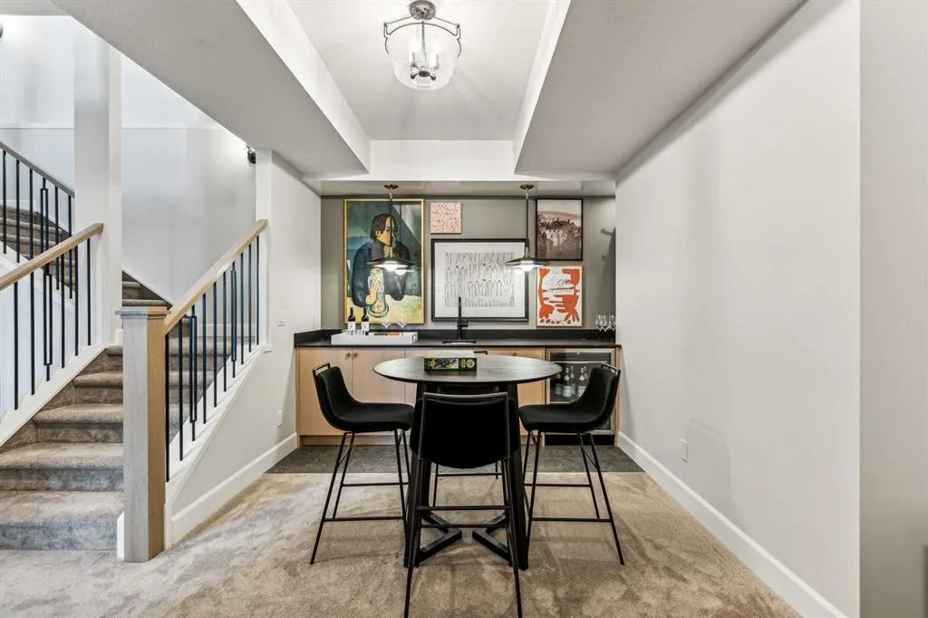 211 Calais Drive SW