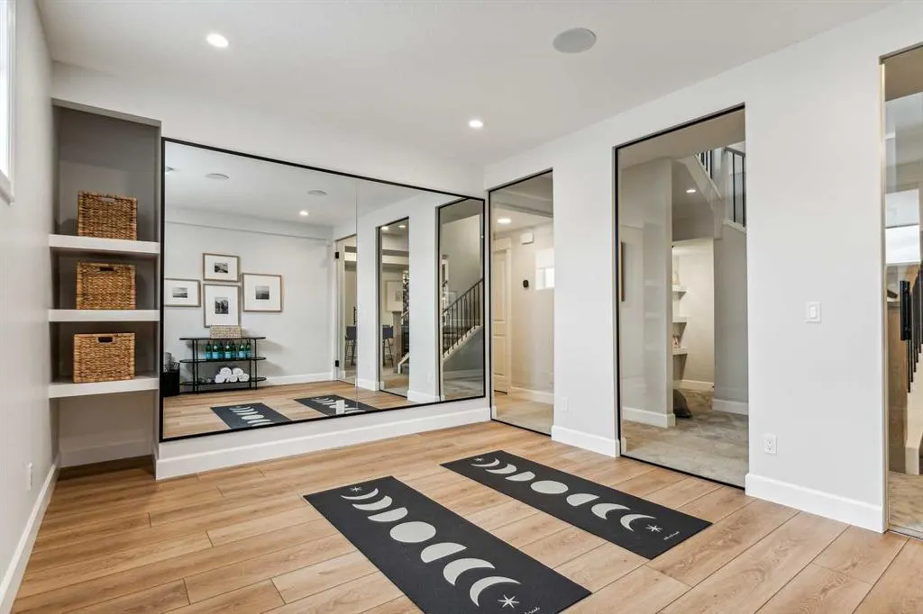 211 Calais Drive SW