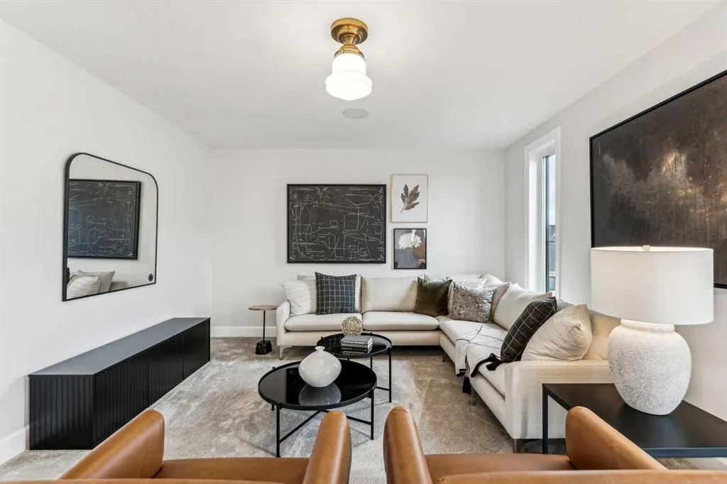 211 Calais Drive SW