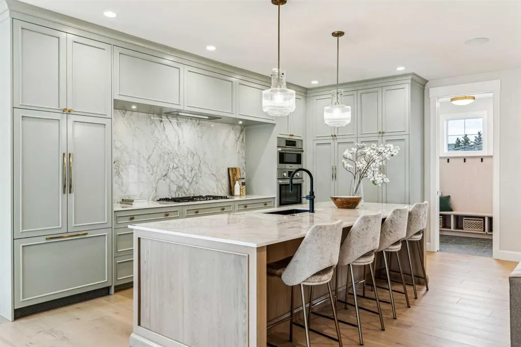 211 Calais Drive SW