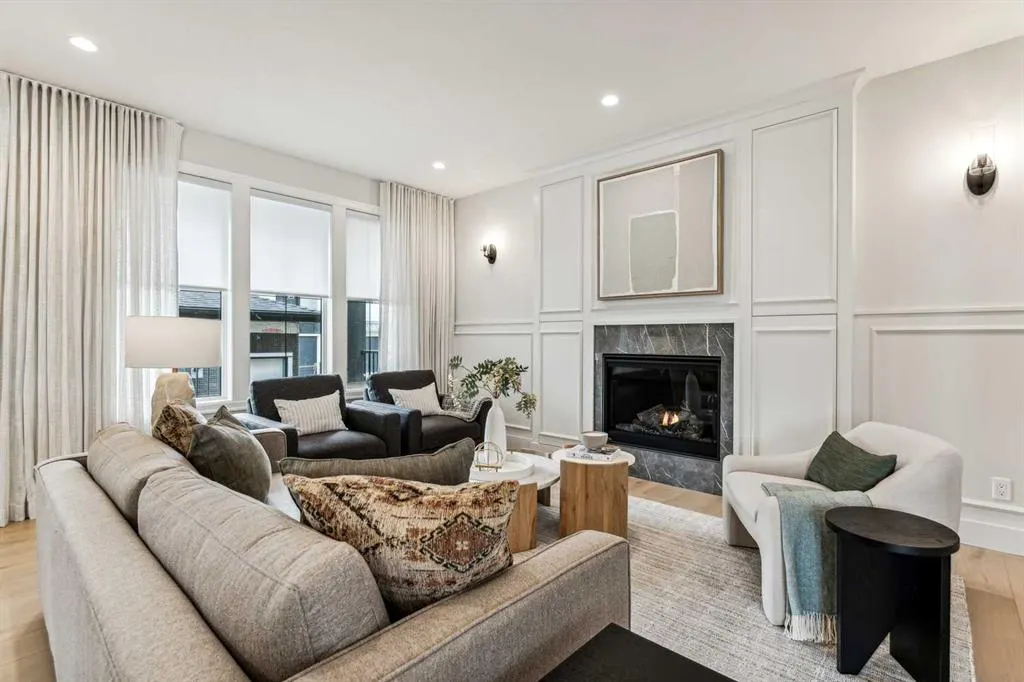211 Calais Drive SW