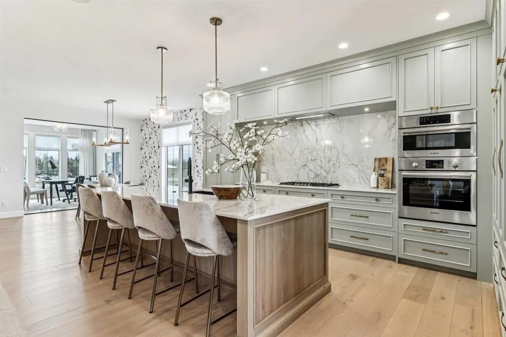 211 Calais Drive SW