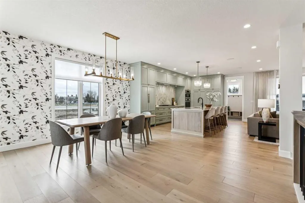 211 Calais Drive SW