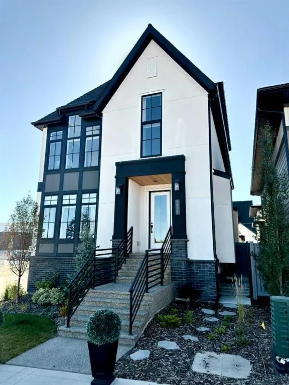 211 Calais Drive SW