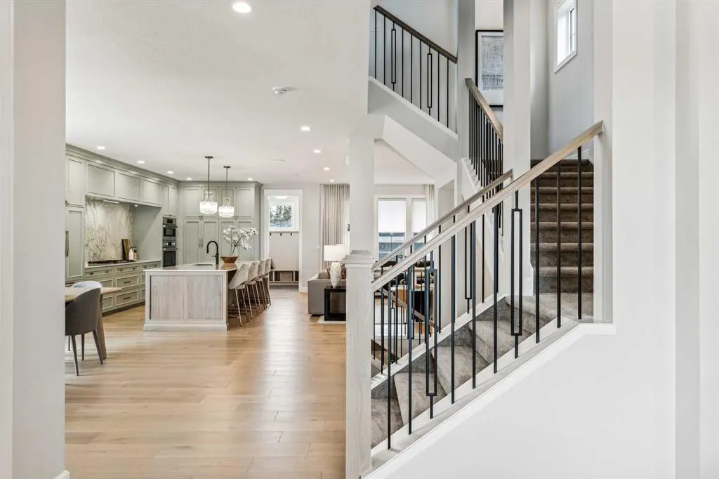 211 Calais Drive SW